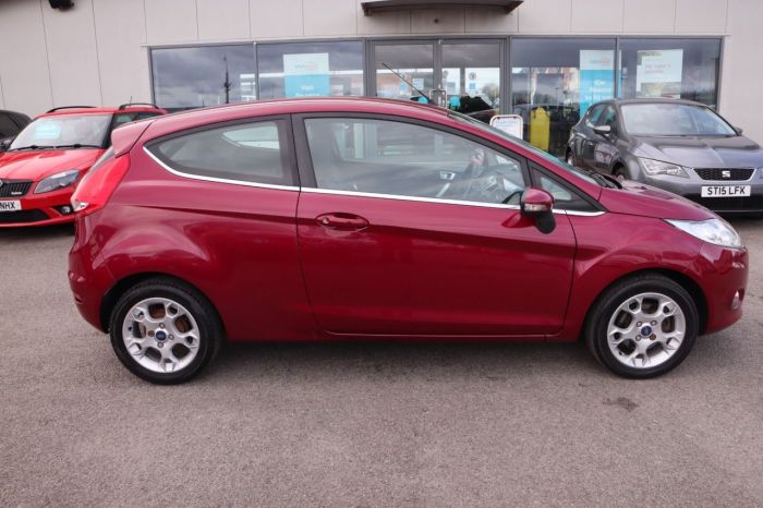 Ford Fiesta 1.2 ZETEC 3d 81 BHP Hatchback Petrol RED