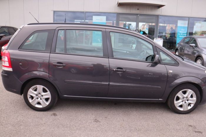 Vauxhall Zafira 1.6 EXCLUSIV 5d 113 BHP MPV Petrol GREY