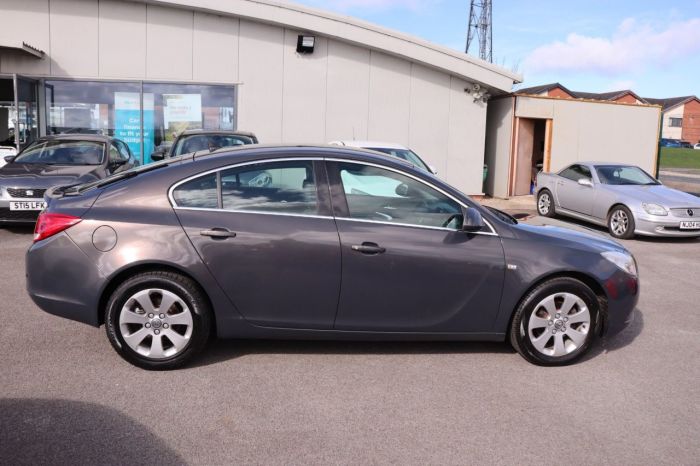 Vauxhall Insignia 2.0 TECH LINE CDTI 5d 128 BHP Hatchback Diesel GREY