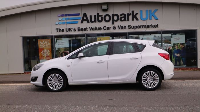 Vauxhall Astra 1.4 EXCITE 5d 98 BHP Hatchback Petrol WHITE