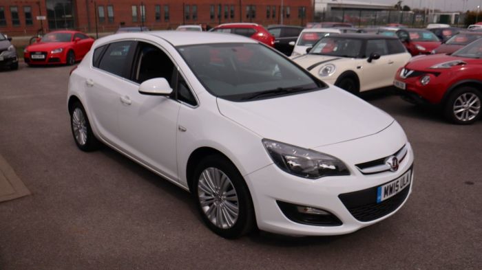 Vauxhall Astra 1.4 EXCITE 5d 98 BHP Hatchback Petrol WHITE