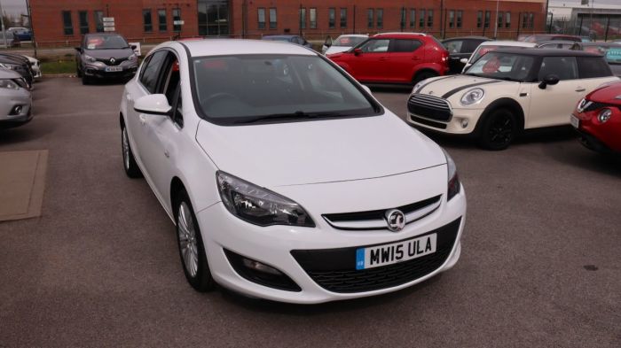 Vauxhall Astra 1.4 EXCITE 5d 98 BHP Hatchback Petrol WHITE