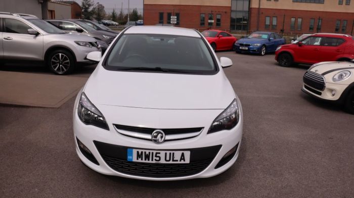 Vauxhall Astra 1.4 EXCITE 5d 98 BHP Hatchback Petrol WHITE