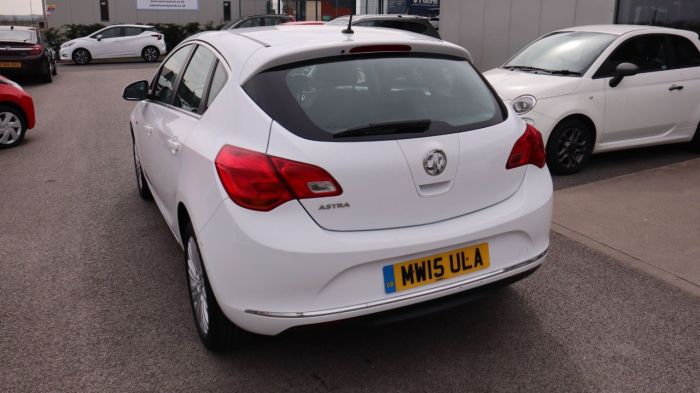 Vauxhall Astra 1.4 EXCITE 5d 98 BHP Hatchback Petrol WHITE