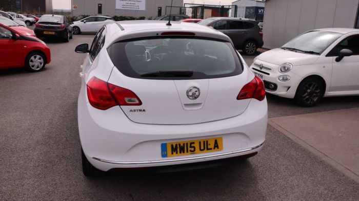 Vauxhall Astra 1.4 EXCITE 5d 98 BHP Hatchback Petrol WHITE