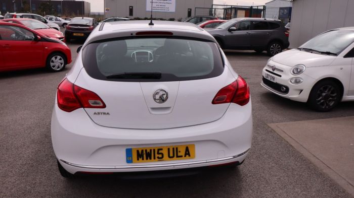 Vauxhall Astra 1.4 EXCITE 5d 98 BHP Hatchback Petrol WHITE