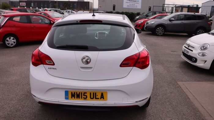 Vauxhall Astra 1.4 EXCITE 5d 98 BHP Hatchback Petrol WHITE