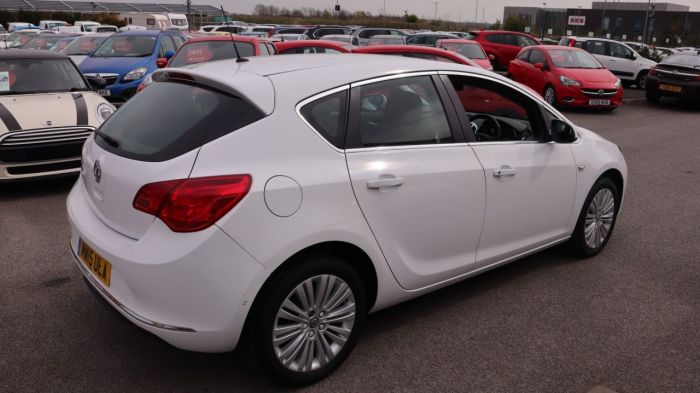 Vauxhall Astra 1.4 EXCITE 5d 98 BHP Hatchback Petrol WHITE