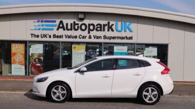 Volvo V40 2.0 D2 SE 5d 118 BHP Hatchback Diesel WHITEVolvo V40 2.0 D2 SE 5d 118 BHP Hatchback Diesel WHITE at Motor Finance 4u Tunbridge Wells