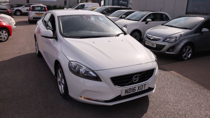 Volvo V40 2.0 D2 SE 5d 118 BHP Hatchback Diesel WHITE