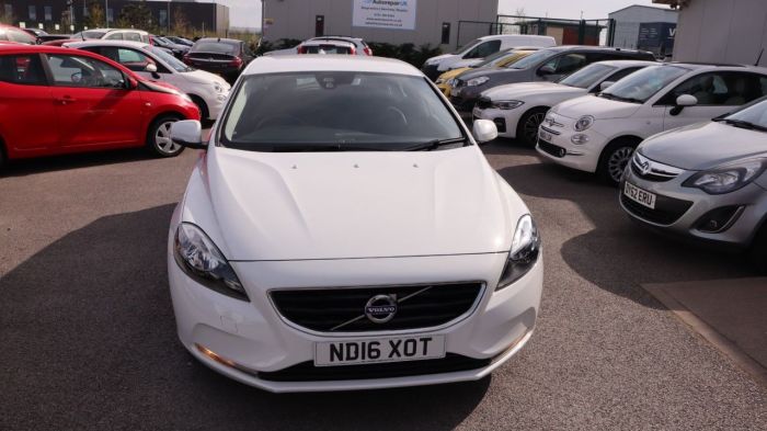 Volvo V40 2.0 D2 SE 5d 118 BHP Hatchback Diesel WHITE