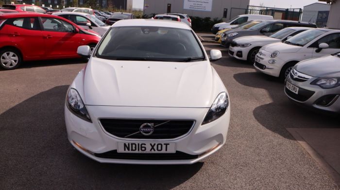 Volvo V40 2.0 D2 SE 5d 118 BHP Hatchback Diesel WHITE