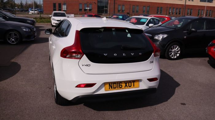 Volvo V40 2.0 D2 SE 5d 118 BHP Hatchback Diesel WHITE