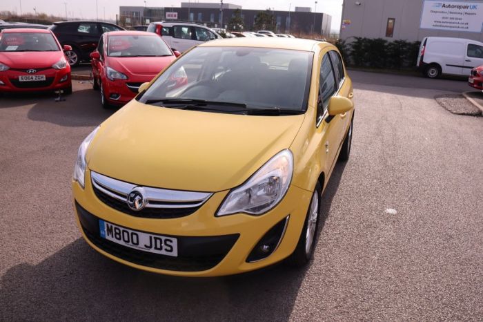 Vauxhall Corsa 1.4 SE 5d 98 BHP Hatchback Petrol YELLOW