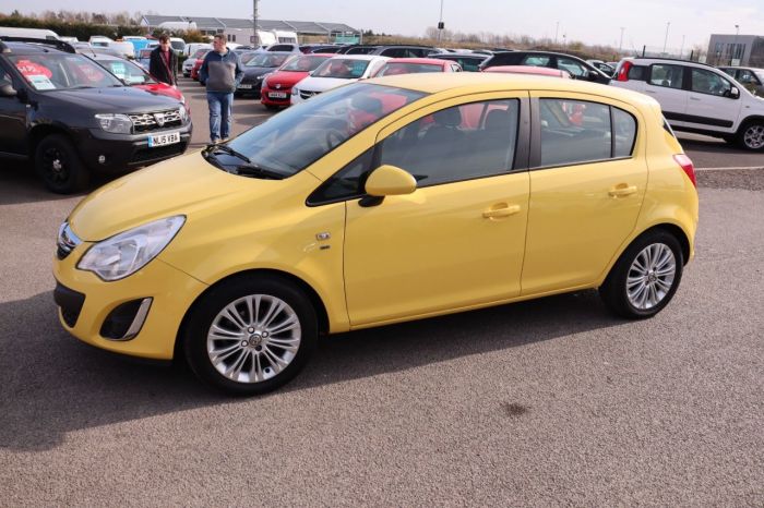 Vauxhall Corsa 1.4 SE 5d 98 BHP Hatchback Petrol YELLOW