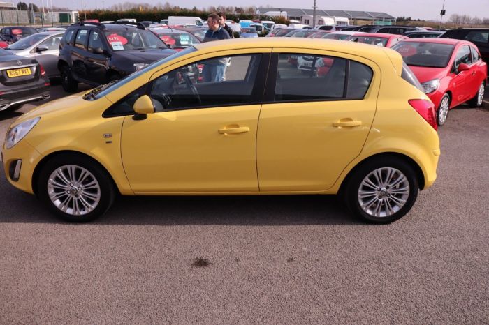 Vauxhall Corsa 1.4 SE 5d 98 BHP Hatchback Petrol YELLOW