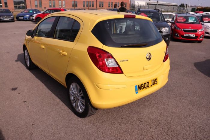 Vauxhall Corsa 1.4 SE 5d 98 BHP Hatchback Petrol YELLOW