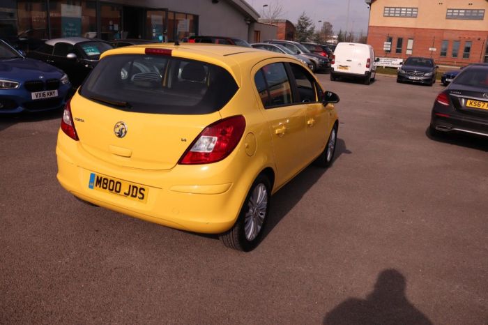 Vauxhall Corsa 1.4 SE 5d 98 BHP Hatchback Petrol YELLOW