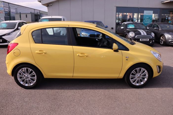 Vauxhall Corsa 1.4 SE 5d 98 BHP Hatchback Petrol YELLOW