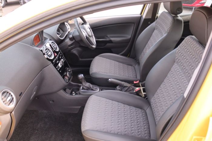 Vauxhall Corsa 1.4 SE 5d 98 BHP Hatchback Petrol YELLOW