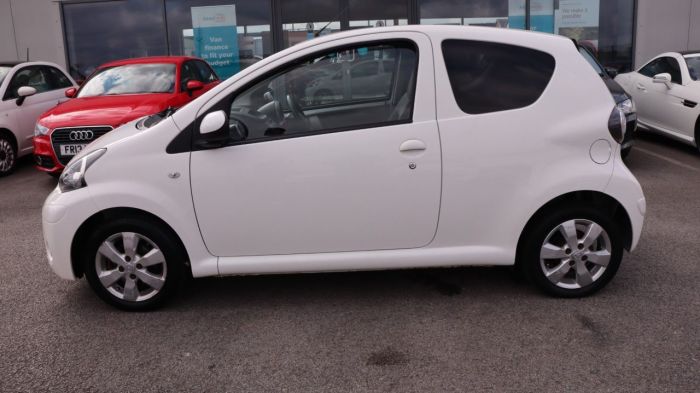 Toyota Aygo 1.0 VVT-I FIRE 3d 67 BHP Hatchback Petrol WHITE