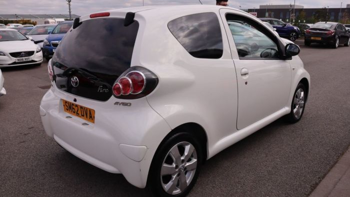 Toyota Aygo 1.0 VVT-I FIRE 3d 67 BHP Hatchback Petrol WHITE