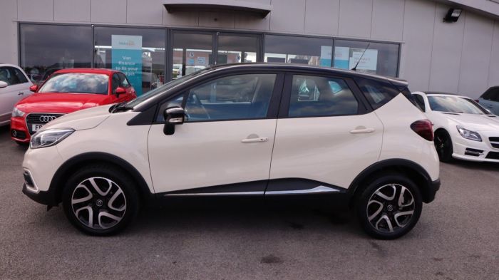 Renault Captur 0.9 DYNAMIQUE NAV TCE 5d 90 BHP Hatchback Petrol CREAM/BLACK