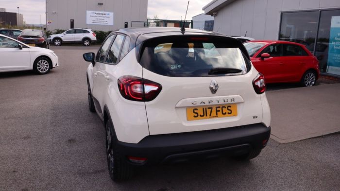 Renault Captur 0.9 DYNAMIQUE NAV TCE 5d 90 BHP Hatchback Petrol CREAM/BLACK