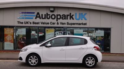 Peugeot 208 1.2 PURETECH ACTIVE 5d 82 BHP Hatchback Petrol WHITEPeugeot 208 1.2 PURETECH ACTIVE 5d 82 BHP Hatchback Petrol WHITE at Motor Finance 4u Tunbridge Wells