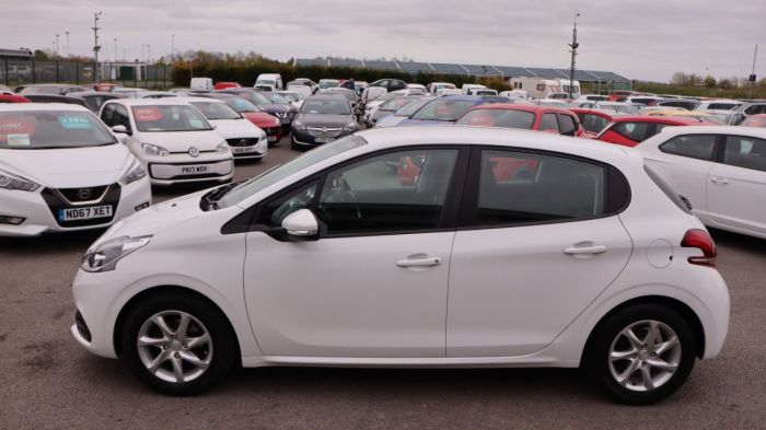 Peugeot 208 1.2 PURETECH ACTIVE 5d 82 BHP Hatchback Petrol WHITE