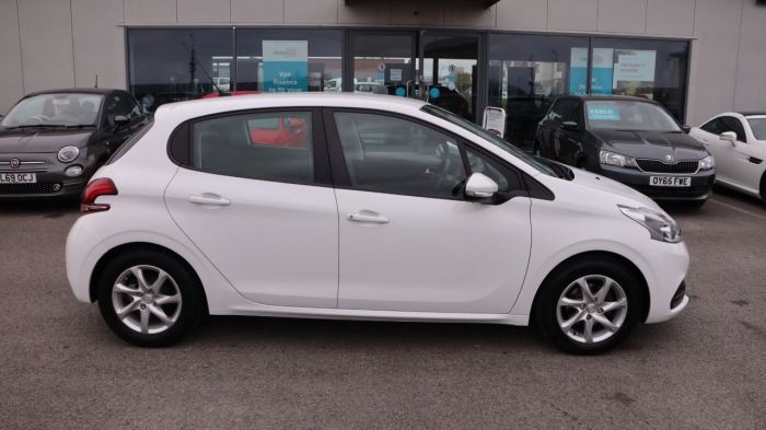 Peugeot 208 1.2 PURETECH ACTIVE 5d 82 BHP Hatchback Petrol WHITE