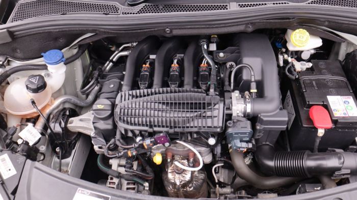Peugeot 208 1.2 PURETECH ACTIVE 5d 82 BHP Hatchback Petrol WHITE