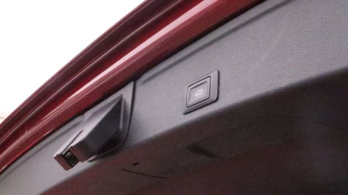 Audi A4 2.0 AVANT TDI QUATTRO S LINE 5d 188 BHP Estate Diesel RED
