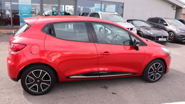 Renault Clio 1.5 DYNAMIQUE MEDIANAV ENERGY DCI S/S 5d 90 BHP Hatchback Diesel RED