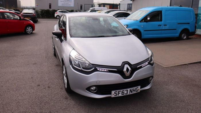 Renault Clio 1.1 DYNAMIQUE MEDIANAV 5d 75 BHP Hatchback Petrol SILVER