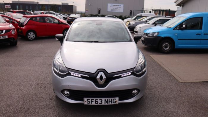 Renault Clio 1.1 DYNAMIQUE MEDIANAV 5d 75 BHP Hatchback Petrol SILVER