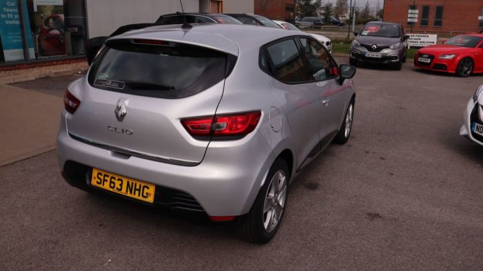 Renault Clio 1.1 DYNAMIQUE MEDIANAV 5d 75 BHP Hatchback Petrol SILVER