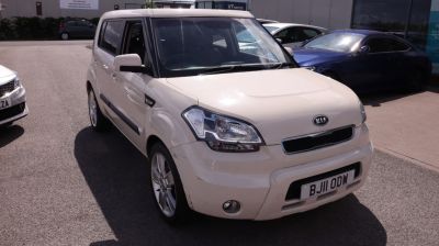 Kia Soul 1.6 SHAKER CRDI 5d 127 BHP Hatchback Diesel CREAMKia Soul 1.6 SHAKER CRDI 5d 127 BHP Hatchback Diesel CREAM at Motor Finance 4u Tunbridge Wells