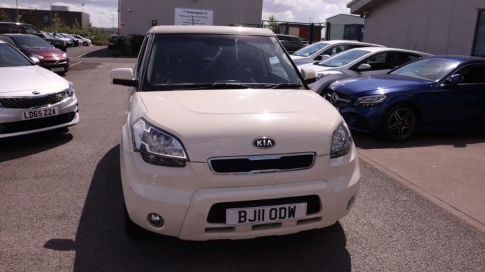 Kia Soul 1.6 SHAKER CRDI 5d 127 BHP Hatchback Diesel CREAM