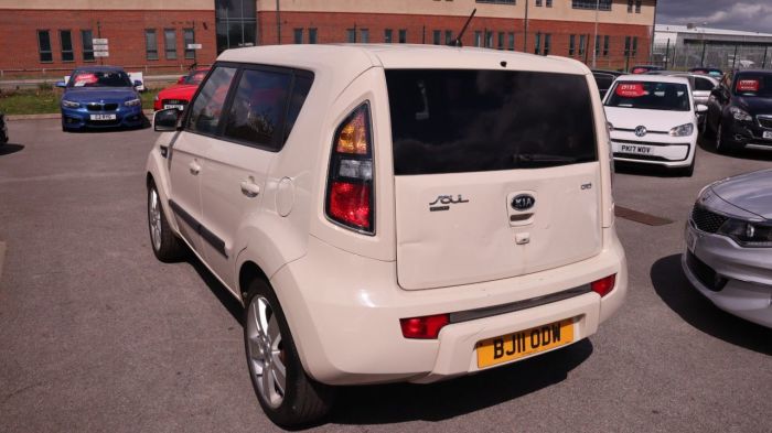 Kia Soul 1.6 SHAKER CRDI 5d 127 BHP Hatchback Diesel CREAM