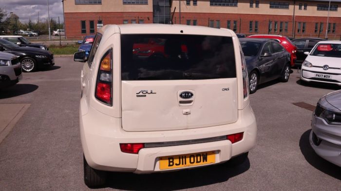 Kia Soul 1.6 SHAKER CRDI 5d 127 BHP Hatchback Diesel CREAM