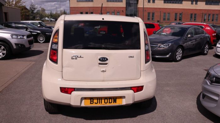 Kia Soul 1.6 SHAKER CRDI 5d 127 BHP Hatchback Diesel CREAM