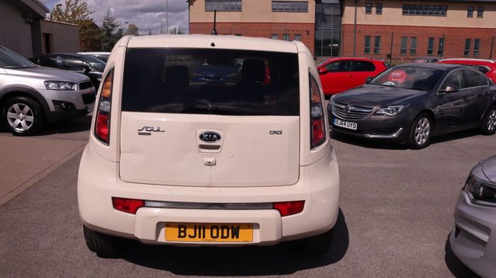 Kia Soul 1.6 SHAKER CRDI 5d 127 BHP Hatchback Diesel CREAM