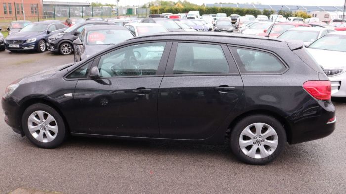 Vauxhall Astra 1.6 DESIGN 5d 115 BHP Estate Petrol BLACK