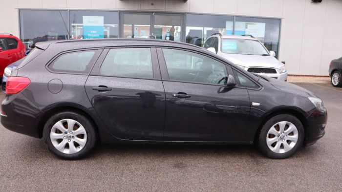 Vauxhall Astra 1.6 DESIGN 5d 115 BHP Estate Petrol BLACK