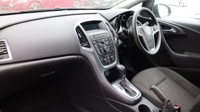 Vauxhall Astra 1.6 DESIGN 5d 115 BHP Estate Petrol BLACK
