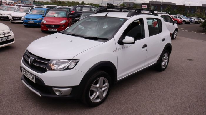 Dacia Sandero Stepway 1.5 LAUREATE DCI 5d 90 BHP Hatchback Diesel WHITE