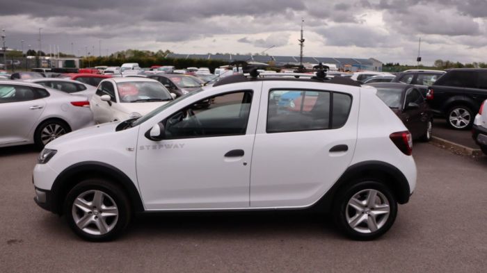 Dacia Sandero Stepway 1.5 LAUREATE DCI 5d 90 BHP Hatchback Diesel WHITE