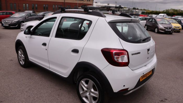 Dacia Sandero Stepway 1.5 LAUREATE DCI 5d 90 BHP Hatchback Diesel WHITE