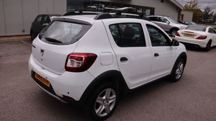 Dacia Sandero Stepway 1.5 LAUREATE DCI 5d 90 BHP Hatchback Diesel WHITE